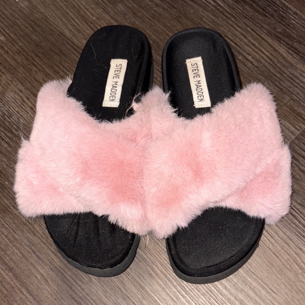 Steve Madden Black Slide Sandals with Pink Faux Fur Strap